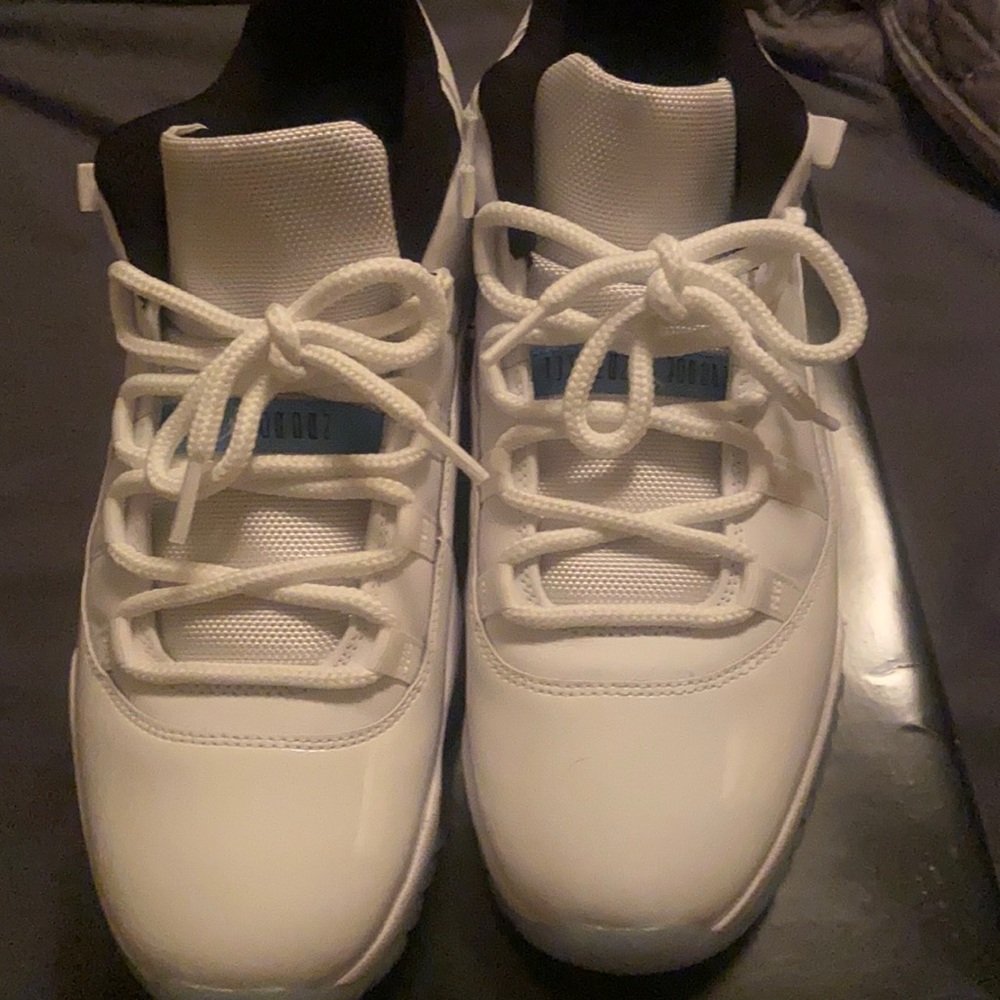 Jordan 11s Retro Legend Blues